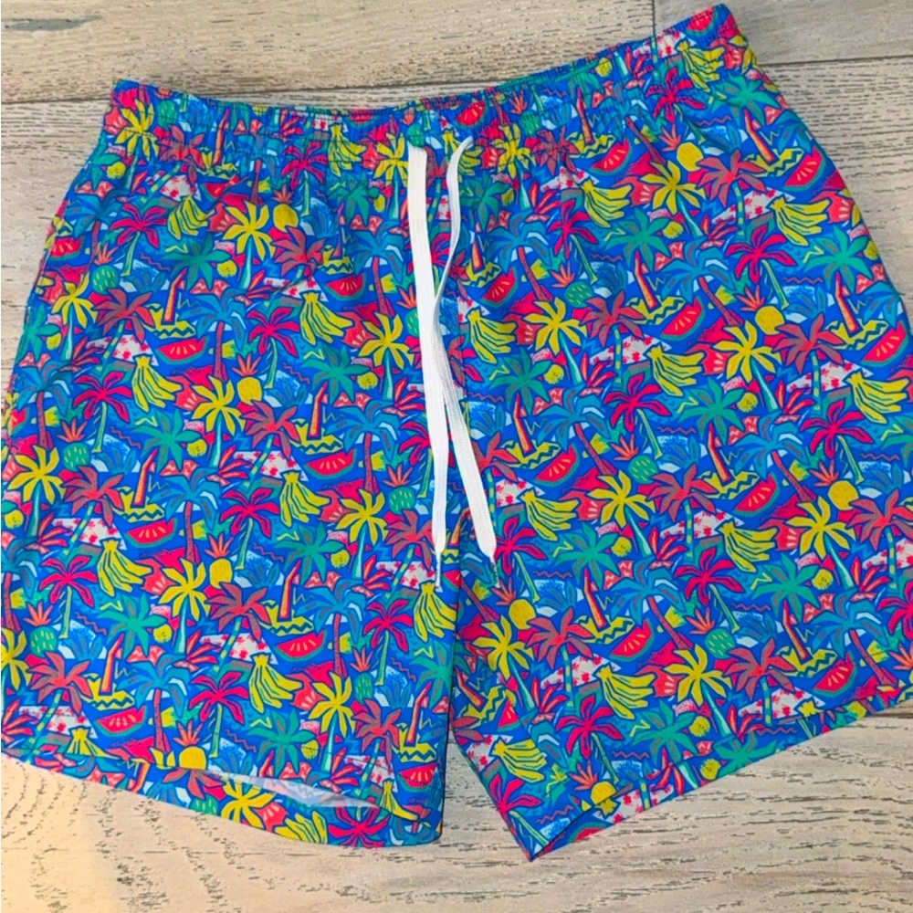 NWOT Chubbies Men's Classic Swim Trunks 5.5"
Tropical Bunches Boardshorts Size L - Picture 2 of 13